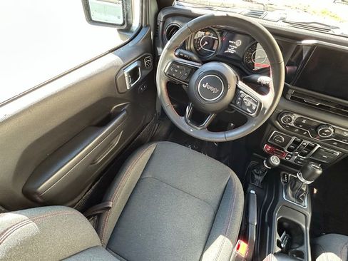 Used 2024 Jeep Wrangler Unlimited Rubicon image 9