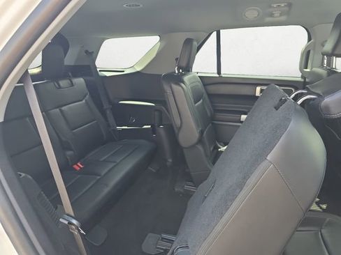 Used 2022 Ford Explorer XLT w/ Equipment Group 202A AWD/4WD image 23