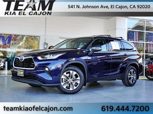 Used 2021 Toyota Highlander XLE image 2