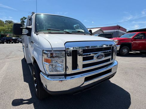 Used 2016 Ford E-350 and Econoline 350 Super Duty w/ Power Windows & Locks Group RWD image 9