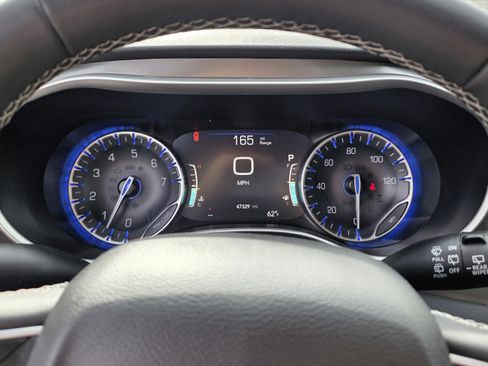 Certified 2024 Chrysler Pacifica Touring-L image 16