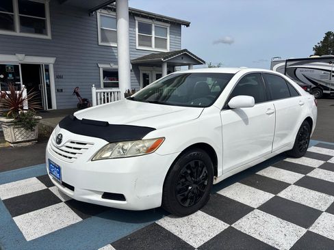 Used 2007 Toyota Camry LE FWD image 2
