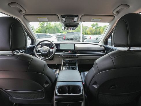 Used 2025 Kia Carnival FWD image 40