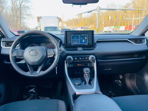 Used 2020 Toyota RAV4 LE w/ All Weather Liner Package image 18
