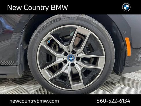 Used 2024 BMW i5 eDrive40i w/ Premium Package RWD image 9