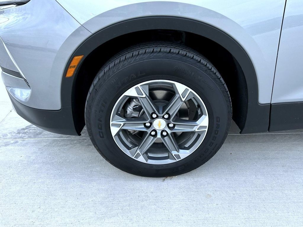 Used 2025 Chevrolet Blazer LT AWD/4WD image 23