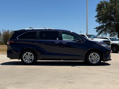 Certified 2026 Toyota Sienna Limited FWD image 5