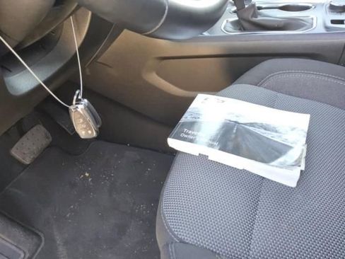 Used 2023 Chevrolet Traverse LT image 9