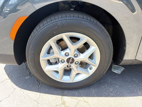 Used 2025 Kia Soul LX w/ LX Technology Package FWD image 28