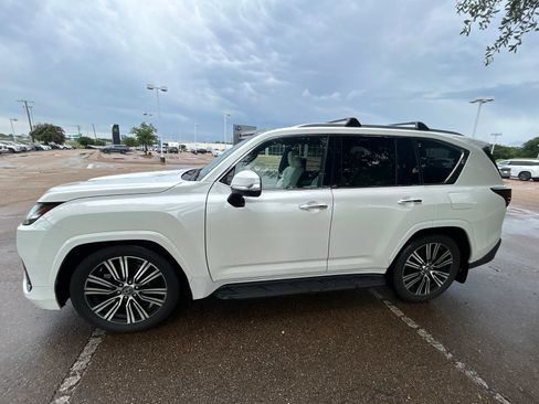 Used 2022 Lexus LX 600 4WD w/ Accessory Package (Z1) image 3