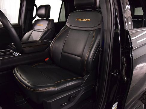 Used 2025 Ford Expedition Tremor AWD/4WD image 30
