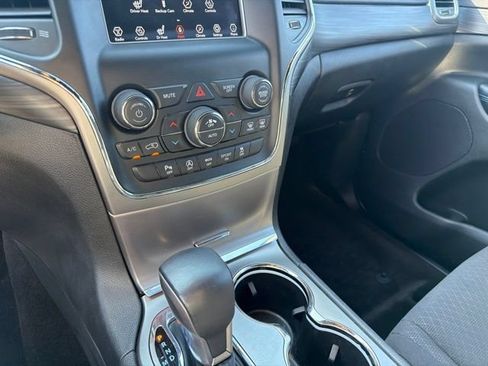 Used 2019 Jeep Grand Cherokee Laredo AWD/4WD image 20