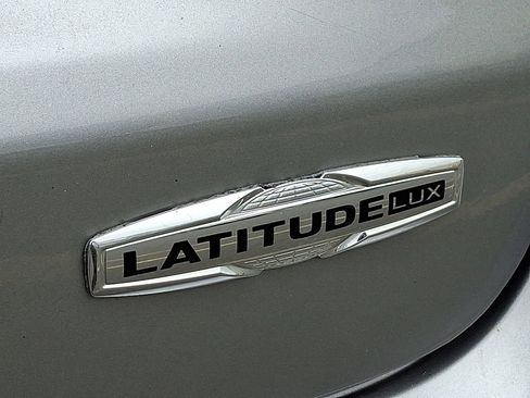 Used 2022 Jeep Compass Latitude image 30