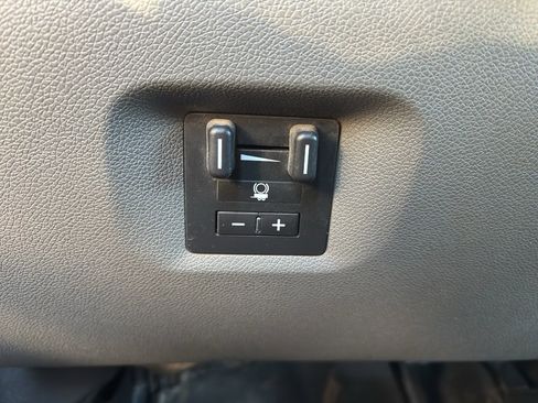 Used 2011 GMC Sierra 2500 W/T w/ Snow Plow Prep Package image 21