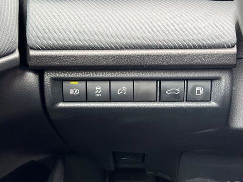 Used 2025 Toyota Camry SE FWD image 36