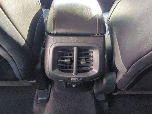 Used 2015 Jeep Cherokee Limited image 29