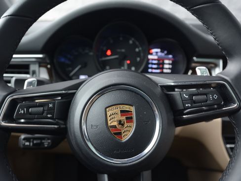 Certified 2026 Porsche Macan AWD/4WD image 16