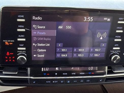 Used 2024 Toyota Sienna XLE image 35