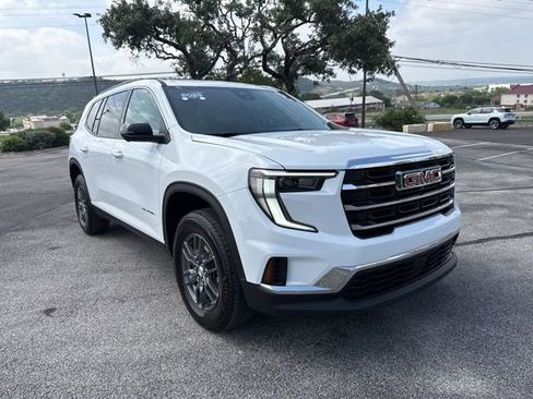 Certified 2025 GMC Acadia Elevation FWD image 11