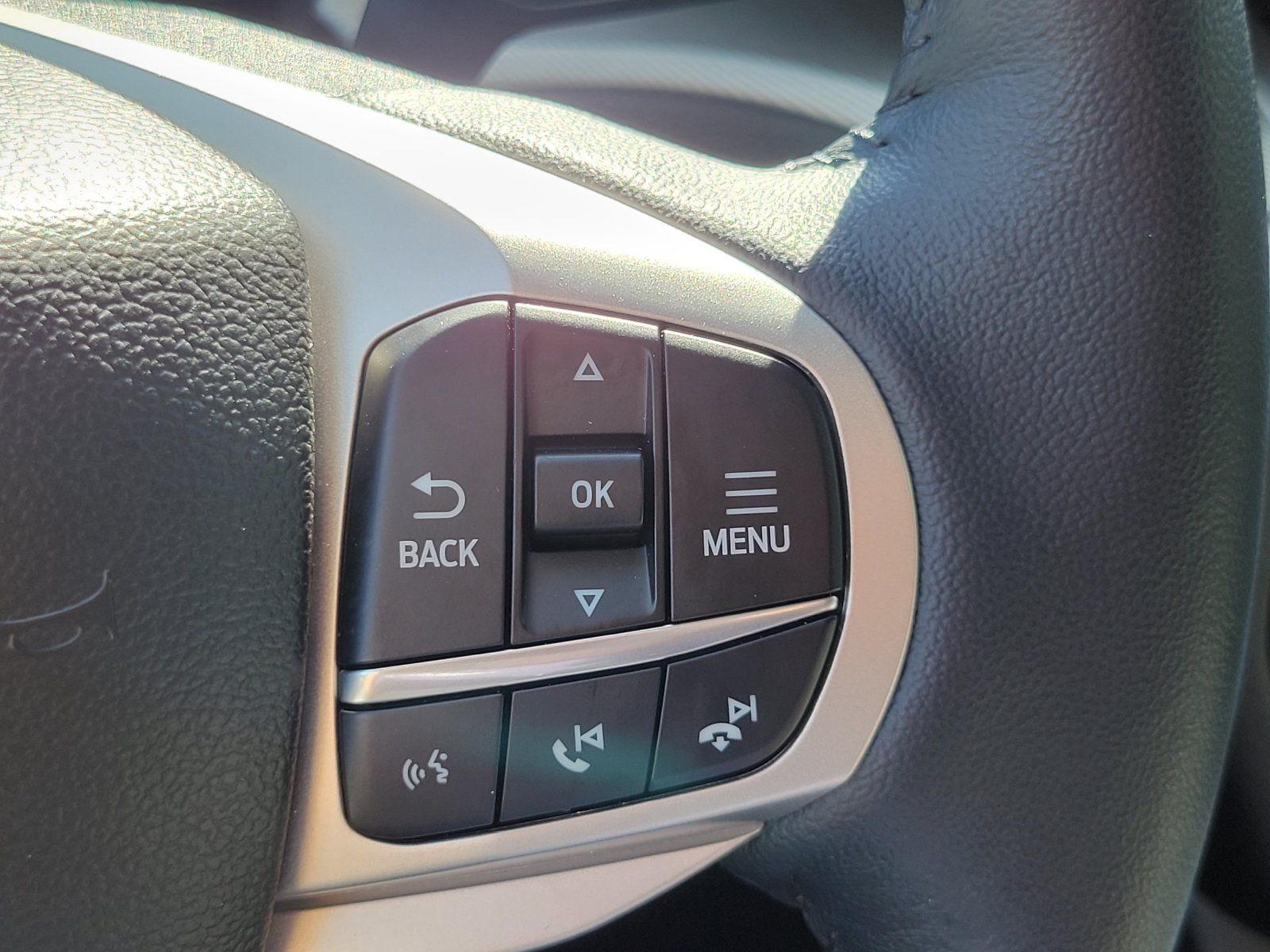 Used 2023 Ford Explorer XLT w/ Equipment Group 202A AWD/4WD image 18