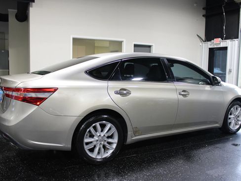 Used 2014 Toyota Avalon XLE FWD image 3
