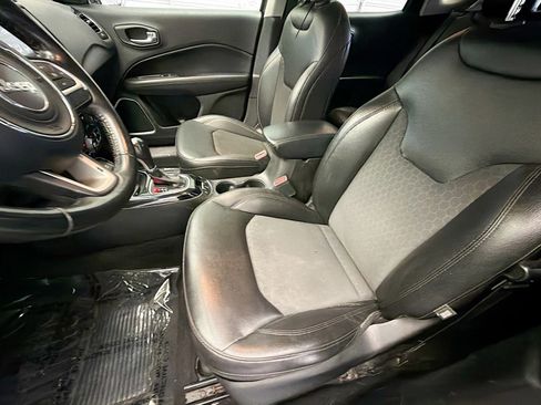 Used 2019 Jeep Compass Latitude FWD image 10