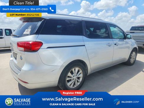 Used 2015 Kia Sedona LX image 4