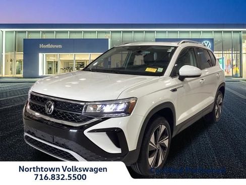 Used 2023 Volkswagen Taos SE w/ Panoramic Sunroof Package AWD/4WD image 1