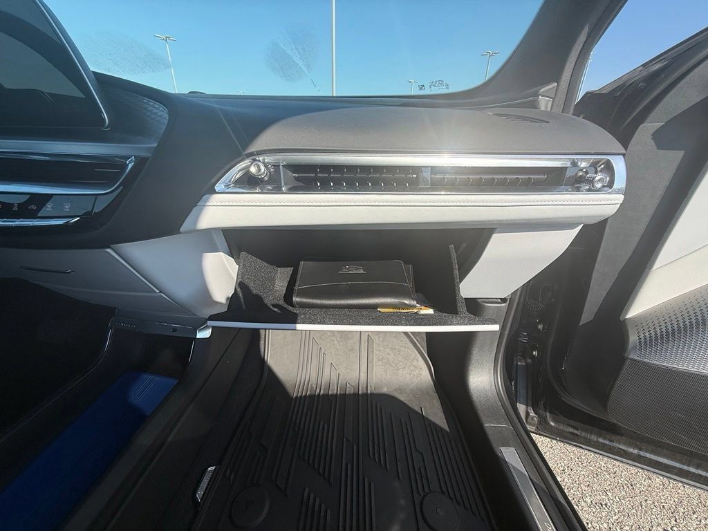 Certified 2024 Cadillac Lyriq Luxury AWD/4WD image 31