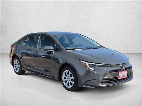 Used 2026 Toyota Corolla LE FWD image 3