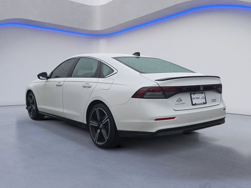 Used 2025 Honda Accord Sport image 3