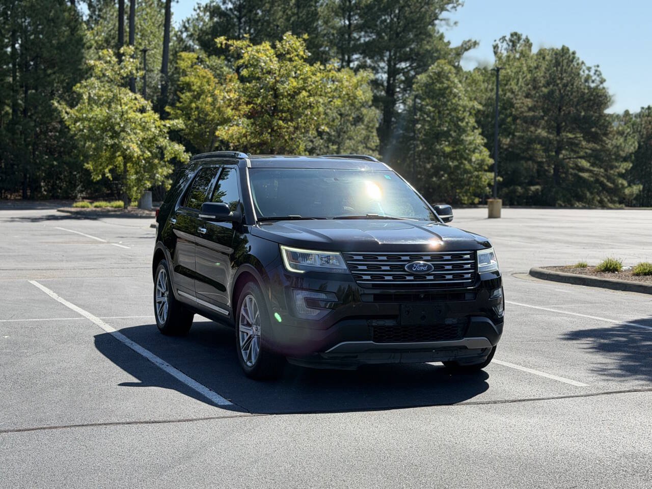 Used 2017 Ford Explorer Limited FWD image 1
