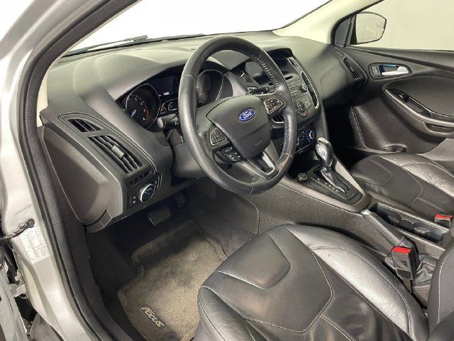 Used 2016 Ford Focus SE w/ Equipment Group 201A FWD image 3
