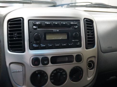 Used 2005 Ford Escape XLT AWD/4WD image 9