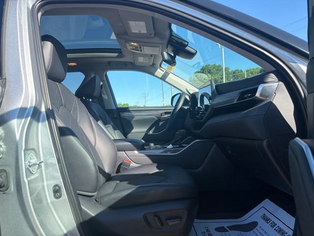 Used 2024 Toyota Highlander Platinum AWD/4WD image 11