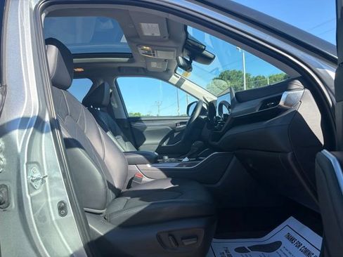 Used 2024 Toyota Highlander Platinum AWD/4WD image 11