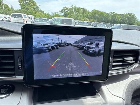 Used 2023 Ford Explorer XLT w/ Equipment Group 202A AWD/4WD image 15