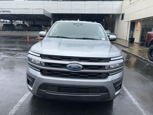 Used 2024 Ford Expedition Max XLT image 2