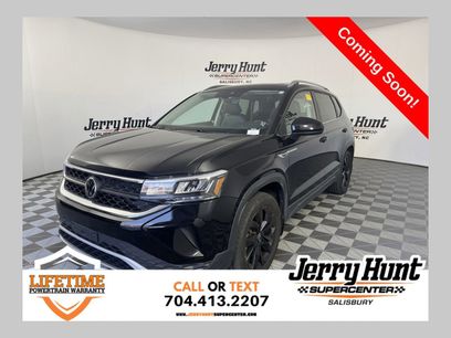Used 2022 Volkswagen Taos SE w/ Panoramic Sunroof Package