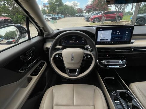 Used 2023 Lincoln Corsair FWD w/ Equipment Group 101A image 11