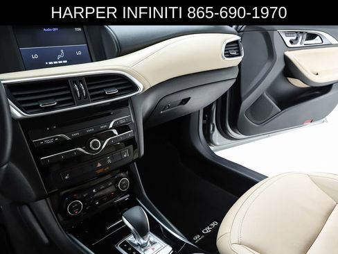 Used 2018 INFINITI QX30 AWD image 24