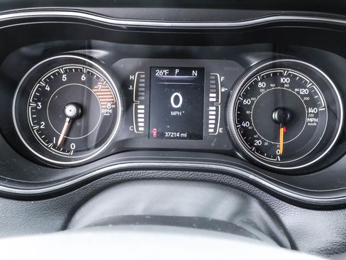 Used 2020 Jeep Cherokee Latitude Lux w/ Comfort/Convenience Group image 25