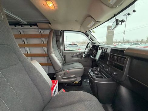 Used 2019 GMC Savana 2500 w/ Driver Convenience Package RWD image 14