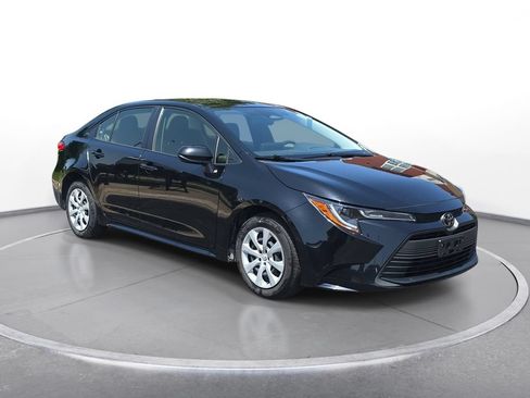 Used 2023 Toyota Corolla LE FWD image 3