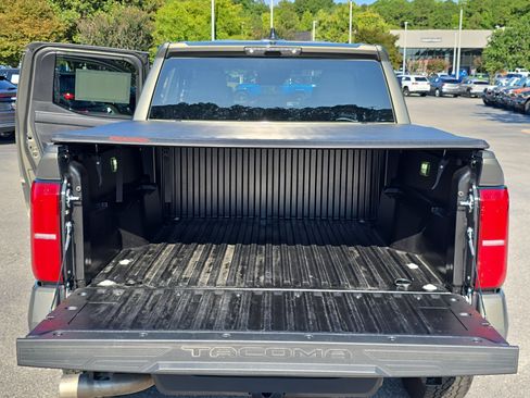 Used 2025 Toyota Tacoma TRD Off-Road AWD/4WD image 13