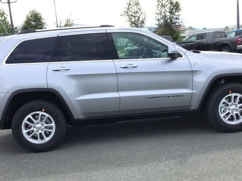 Used 2020 Jeep Grand Cherokee Laredo AWD/4WD image 9