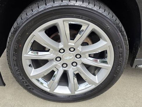 Used 2015 Chevrolet Suburban LTZ AWD/4WD image 11