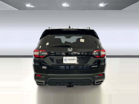 Used 2024 Honda Pilot Touring image 10