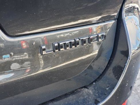 Used 2023 Jeep Grand Cherokee L Limited w/ Black Appearance Package image 33