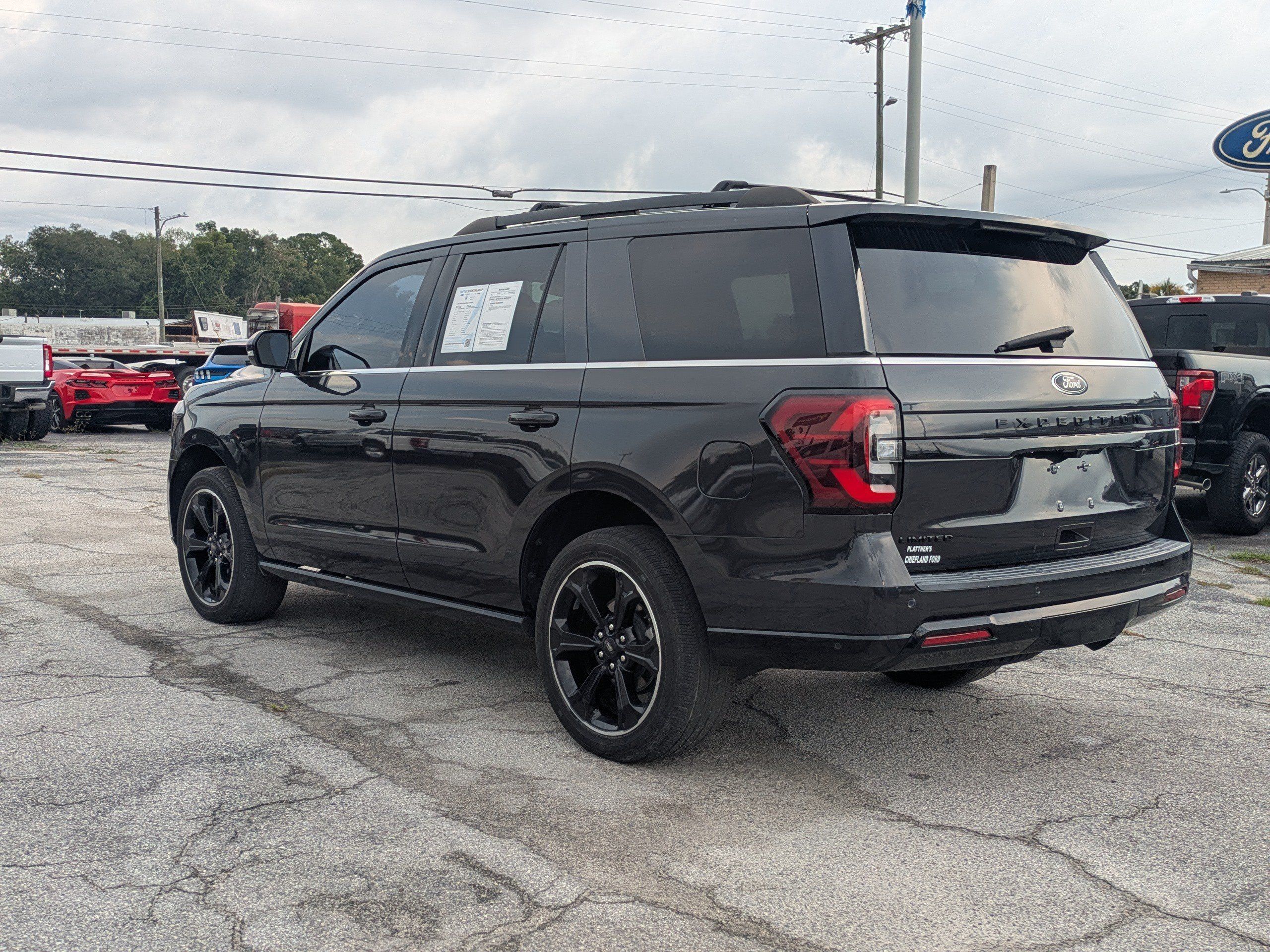 Used 2022 Ford Expedition Limited AWD/4WD image 6